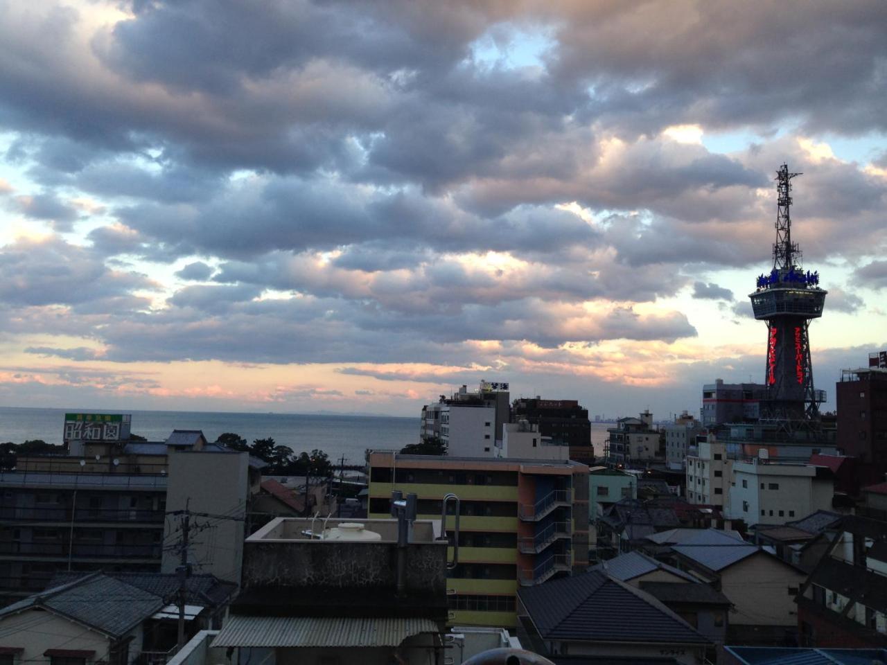 Onsenyado Hamayu Nagi Hostel Beppu Buitenkant foto